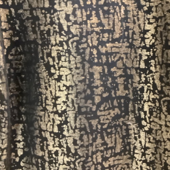 Sleeveless black and shimmery gold peplum top - Picture 4 of 4